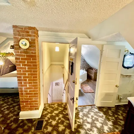 Holden House 1902 Bed & Breakfast Inn-2
